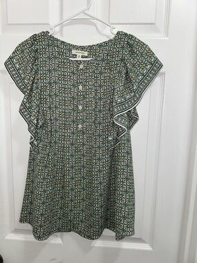 Max Studio Green and White Printed Flutter-Sleeve Top